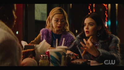 katy_keene_s01e04_internal_1080p_web_h264-hillary_1759.jpg