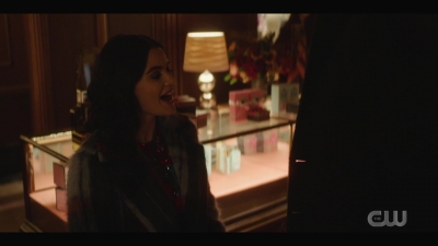 katy_keene_s01e04_internal_1080p_web_h264-hillary_1872.jpg