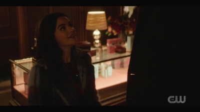 katy_keene_s01e04_internal_1080p_web_h264-hillary_1873.jpg