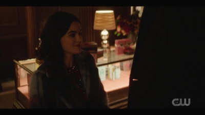 katy_keene_s01e04_internal_1080p_web_h264-hillary_1875.jpg