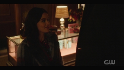katy_keene_s01e04_internal_1080p_web_h264-hillary_1876.jpg