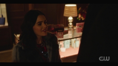 katy_keene_s01e04_internal_1080p_web_h264-hillary_1885.jpg