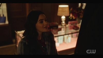 katy_keene_s01e04_internal_1080p_web_h264-hillary_1901.jpg