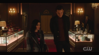 katy_keene_s01e04_internal_1080p_web_h264-hillary_1908.jpg