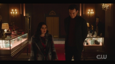katy_keene_s01e04_internal_1080p_web_h264-hillary_1909.jpg
