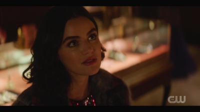 katy_keene_s01e04_internal_1080p_web_h264-hillary_1983.jpg