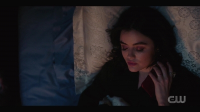 katy_keene_s01e04_internal_1080p_web_h264-hillary_2073.jpg