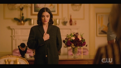 katy_keene_s01e04_internal_1080p_web_h264-hillary_2109.jpg