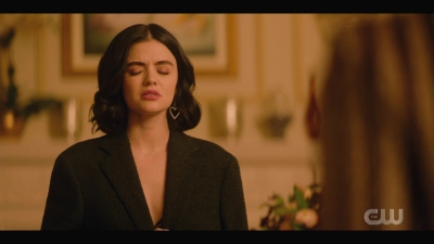 katy_keene_s01e04_internal_1080p_web_h264-hillary_2118.jpg