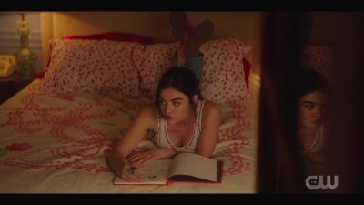 katy_keene_s01e04_internal_1080p_web_h264-hillary_2432.jpg