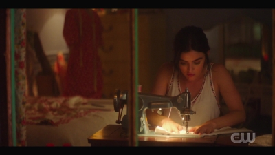 katy_keene_s01e04_internal_1080p_web_h264-hillary_2459.jpg