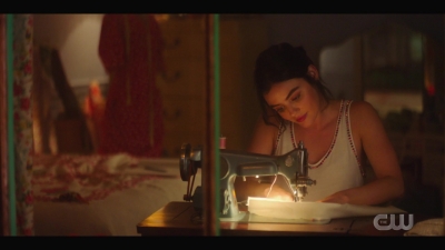 katy_keene_s01e04_internal_1080p_web_h264-hillary_2464.jpg
