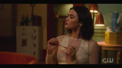 katy_keene_s01e05_internal_1080p_web_h264-trump_0052.jpg