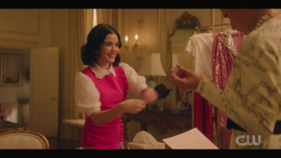 katy_keene_s01e05_internal_1080p_web_h264-trump_0240.jpg