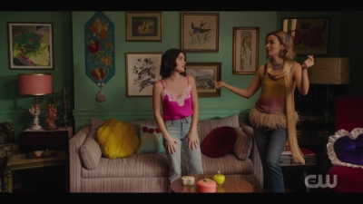 katy_keene_s01e05_internal_1080p_web_h264-trump_1210.jpg