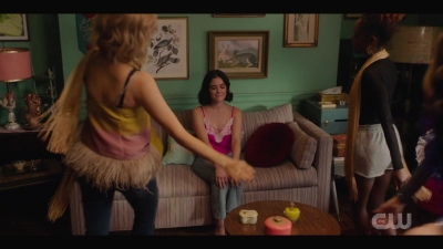 katy_keene_s01e05_internal_1080p_web_h264-trump_1237.jpg