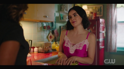 katy_keene_s01e05_internal_1080p_web_h264-trump_1329.jpg