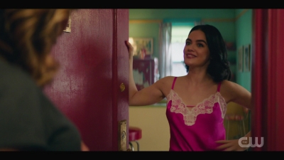 katy_keene_s01e05_internal_1080p_web_h264-trump_1391.jpg