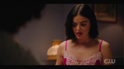 katy_keene_s01e05_internal_1080p_web_h264-trump_2072.jpg