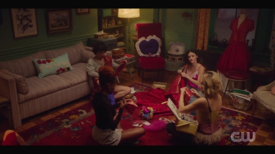 katy_keene_s01e05_internal_1080p_web_h264-trump_2086.jpg