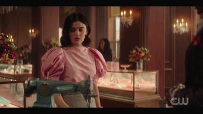 katy_keene_s01e05_internal_1080p_web_h264-trump_2260.jpg