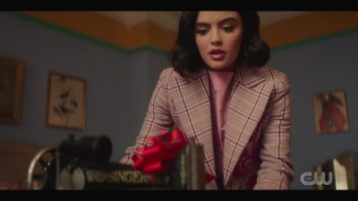 katy_keene_s01e05_internal_1080p_web_h264-trump_2422.jpg