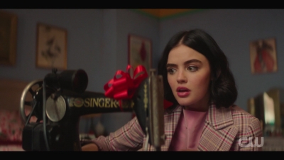 katy_keene_s01e05_internal_1080p_web_h264-trump_2423.jpg