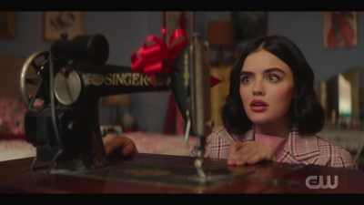 katy_keene_s01e05_internal_1080p_web_h264-trump_2424.jpg
