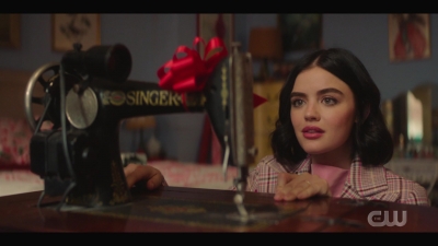 katy_keene_s01e05_internal_1080p_web_h264-trump_2425.jpg