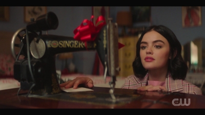 katy_keene_s01e05_internal_1080p_web_h264-trump_2492.jpg
