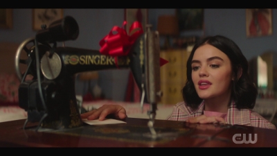 katy_keene_s01e05_internal_1080p_web_h264-trump_2493.jpg