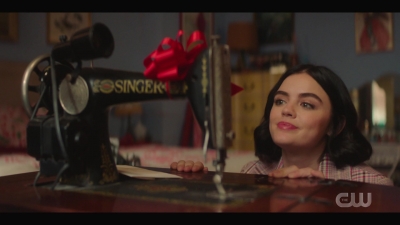katy_keene_s01e05_internal_1080p_web_h264-trump_2495.jpg