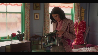 katy_keene_s01e05_internal_1080p_web_h264-trump_2505.jpg