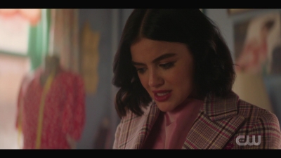 katy_keene_s01e05_internal_1080p_web_h264-trump_2508.jpg