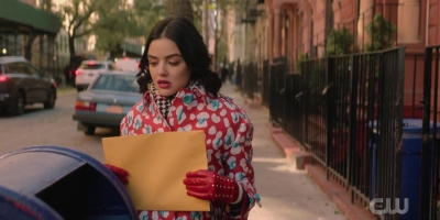 katy_keene_s01e06_1080p_webrip_x264-xlf_0019.jpg