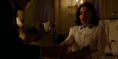 katy_keene_s01e07_1080p_web_h264-memento_1702.jpg