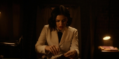 katy_keene_s01e09_1080p_web_h264-memento_0498.jpg