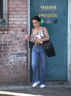 HQ
