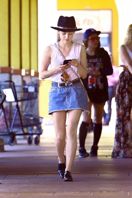 HQ
