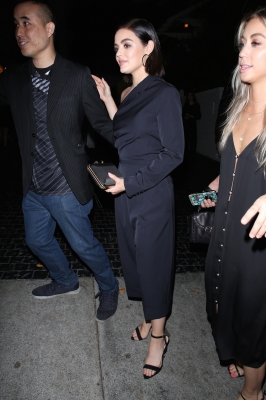 outsidemaxmara110619-007.jpg