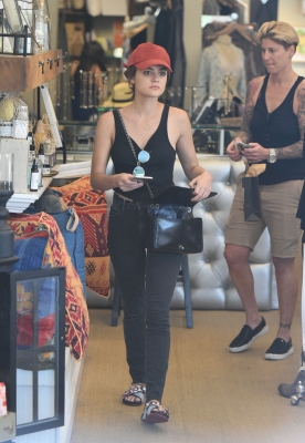 HQ
