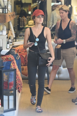 HQ
