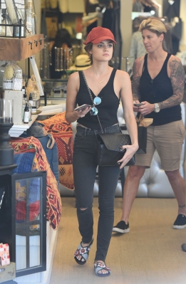 HQ
