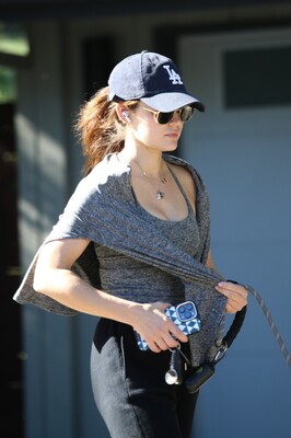 walkingdogsla211123-001.JPG