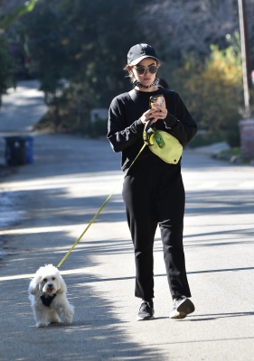 walkingla040221-009.jpg
