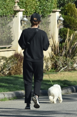 walkingla040221-020.jpg