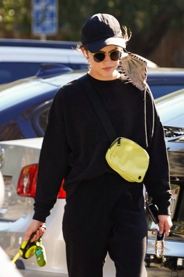 walkingla040221-026.jpg