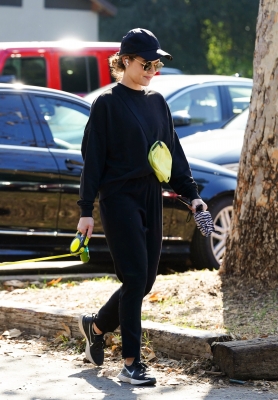 walkingla040221-027.jpg
