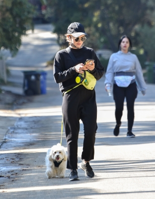 walkingla040221-028.jpg