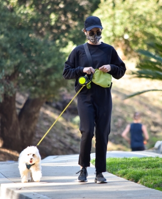 walkingla040221-033.jpg